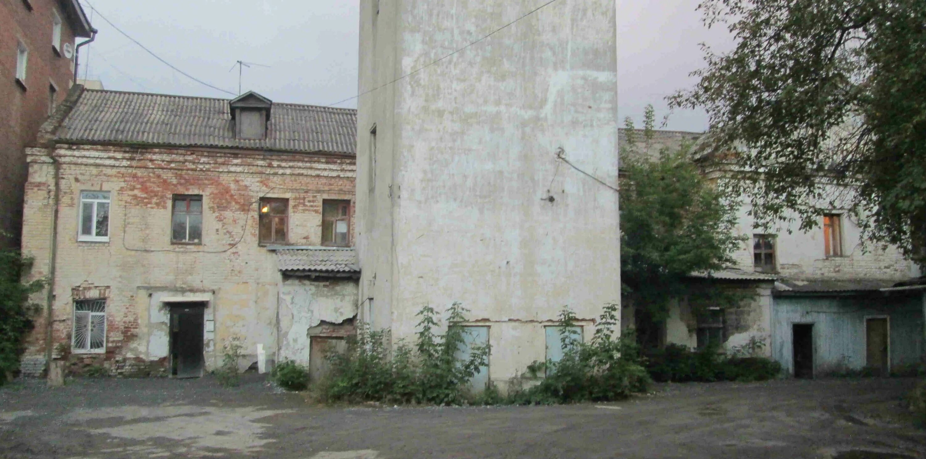 Осипенко 35. Улица осипенко тюмень каланча. Осипенко 35 тюмень. Пожарная каланча белая башня тюмень. Каланча на осипенко тюмень.