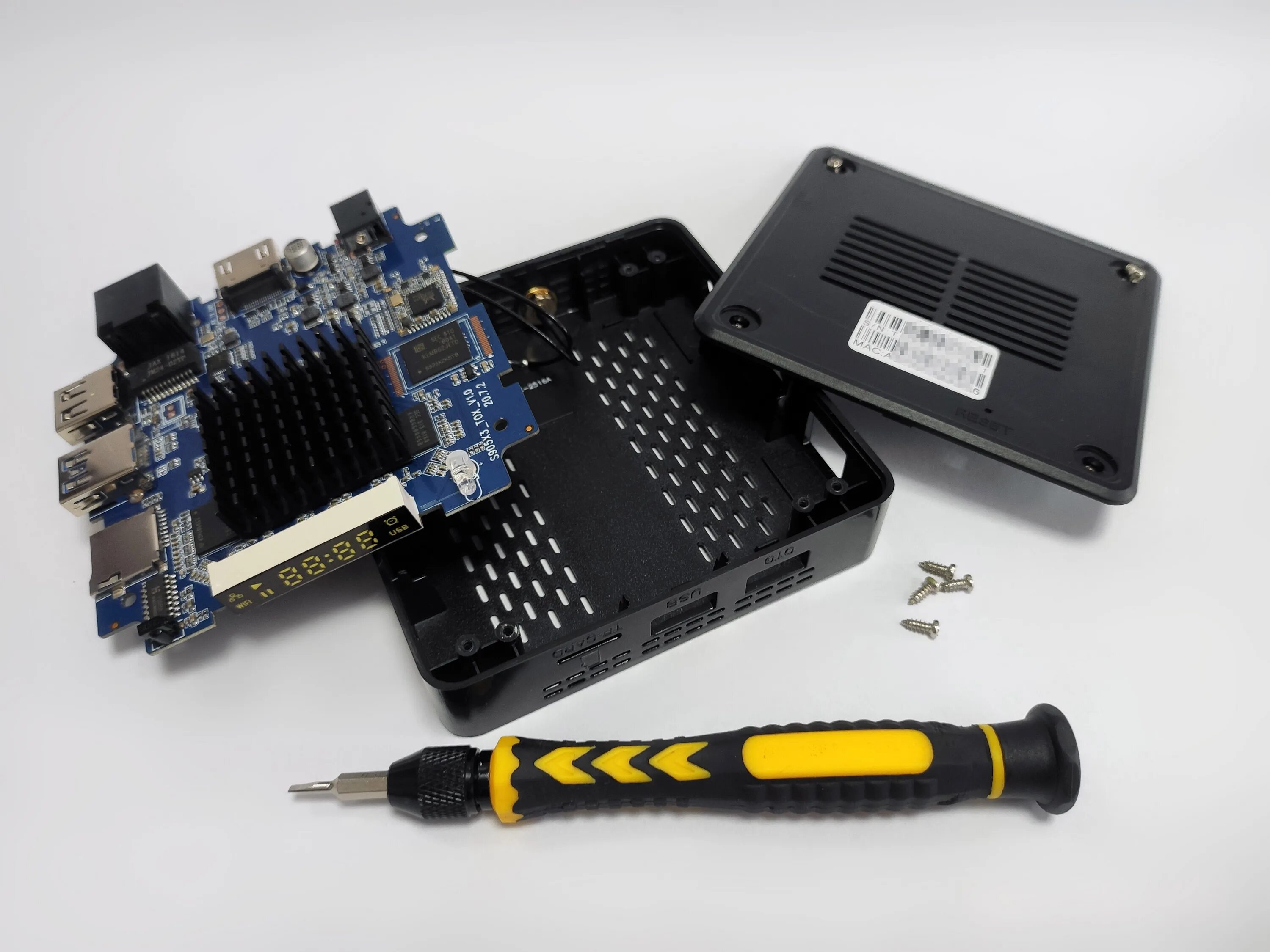 Tox 3 box. Tanix 9s. tox1 коннекторы wifi1 b wifi2. tanix tx9s антенна wifi. медиаплеер tx9s.