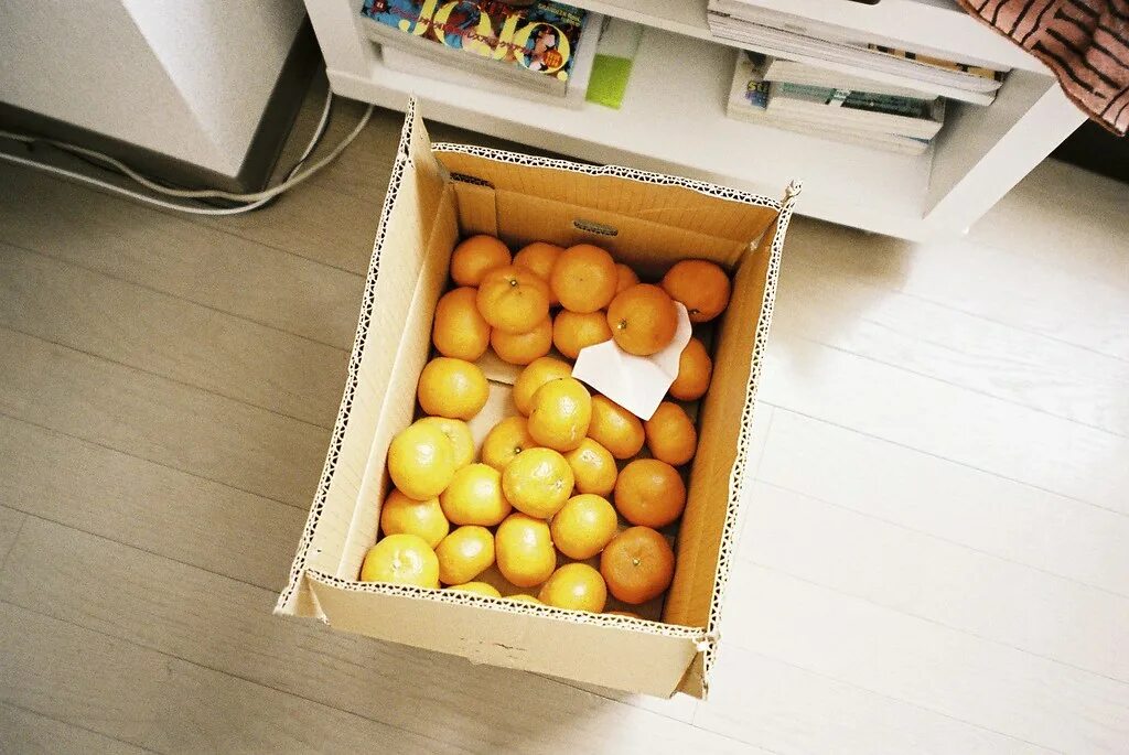 Ящик мандаринов. ПК В коробке из под мандаринов. Торт коробка с мандаринами. ДСК коробка с мандаринами 1шт. 4 ящика мандаринов