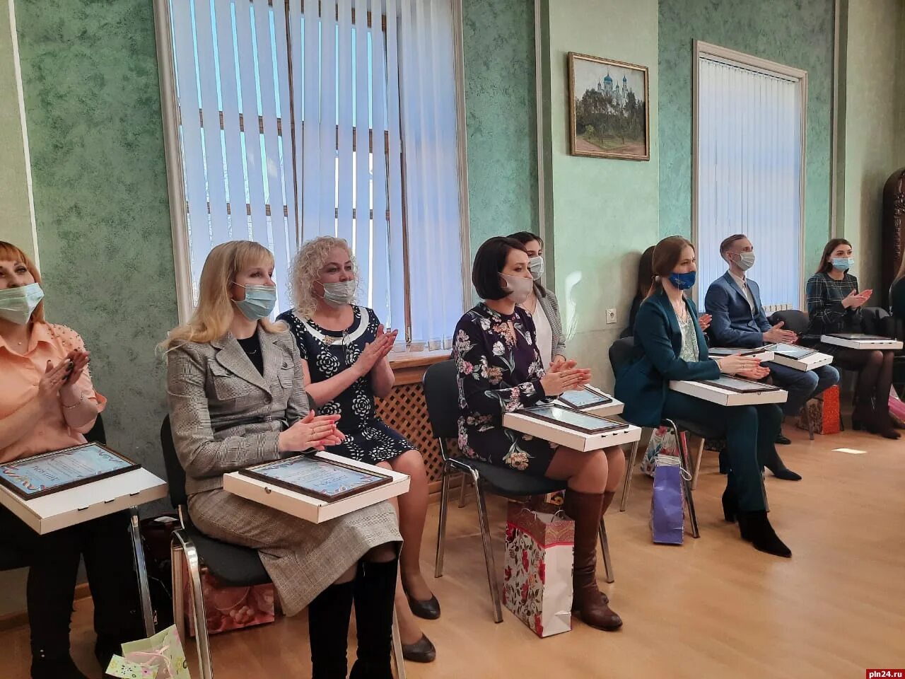 Учитель года 2024 псков. Учитель года фото. Фото педагога и студента. Учитель года 2024 псков. Учитель года 2024 псков.