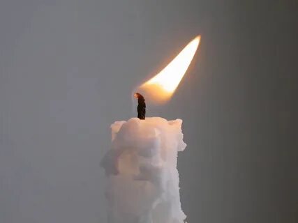 Свеча на ветру горит
