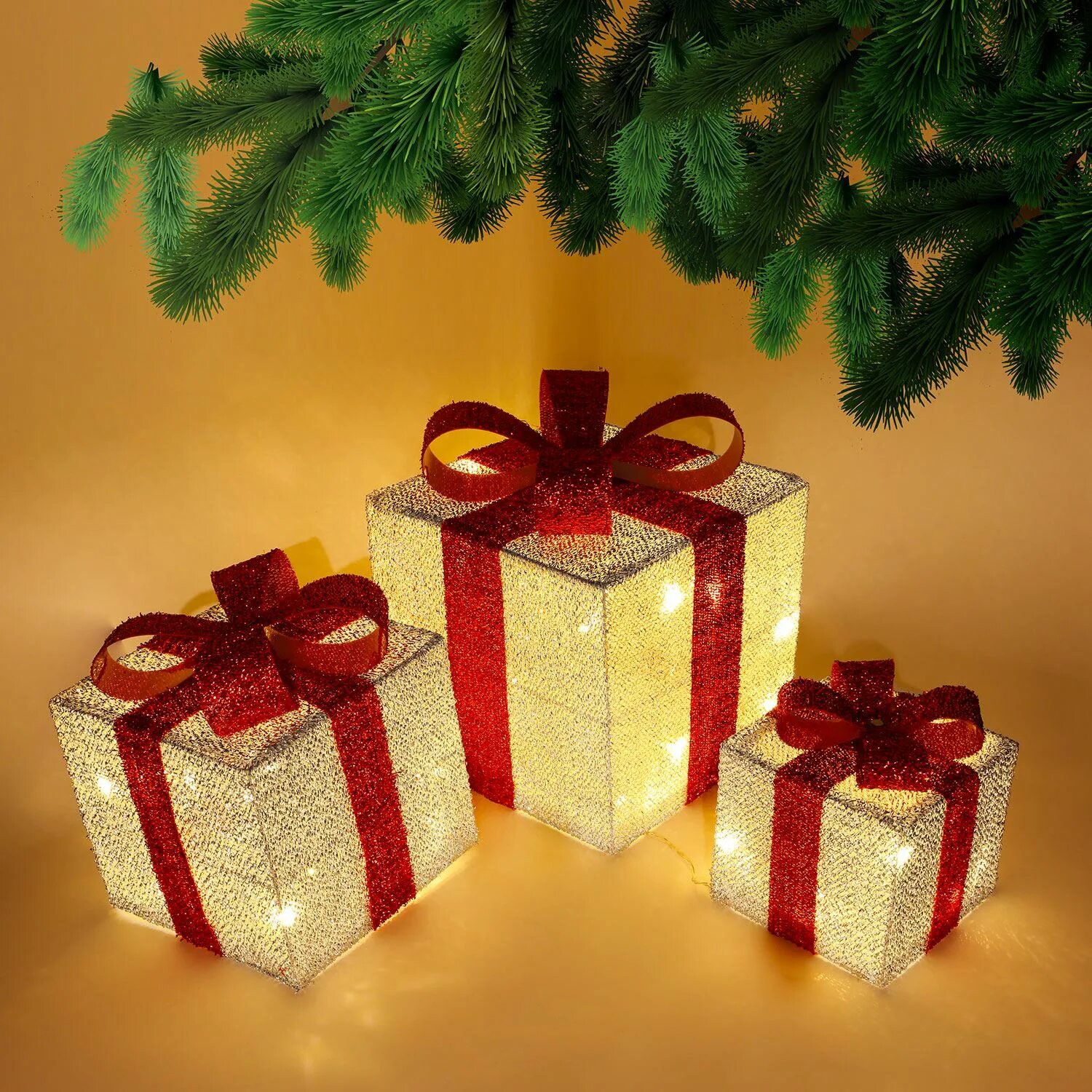 Новогоднее украшение коробок. Декоративные подарки под елку. Подарки под ёлкой. Светодиодные подарки под елку. Подарочные коробки под елку.