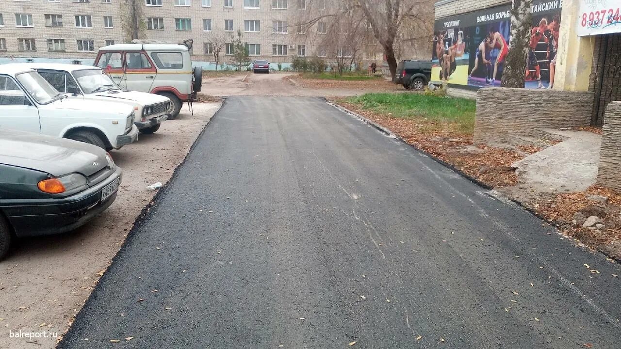 Въезд во двор. Ворота полиции. Заезд во двор многоквартирного дома. Приколы нашего двора. Чья чудесная коляска въехала во двор.