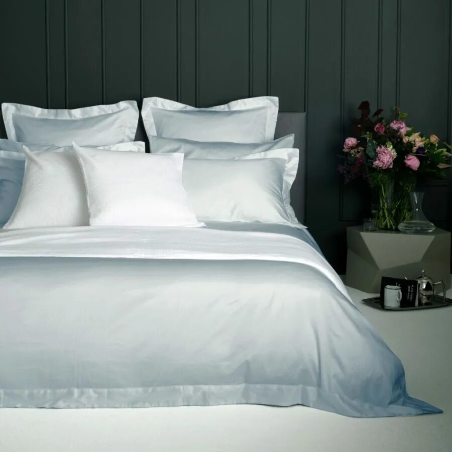 Какое постельное белье в отелях. Mariag Home постельное белье. Luxury White Bed Linen. Bed Linen постельное белье. Bed Linen Set постельное белье.