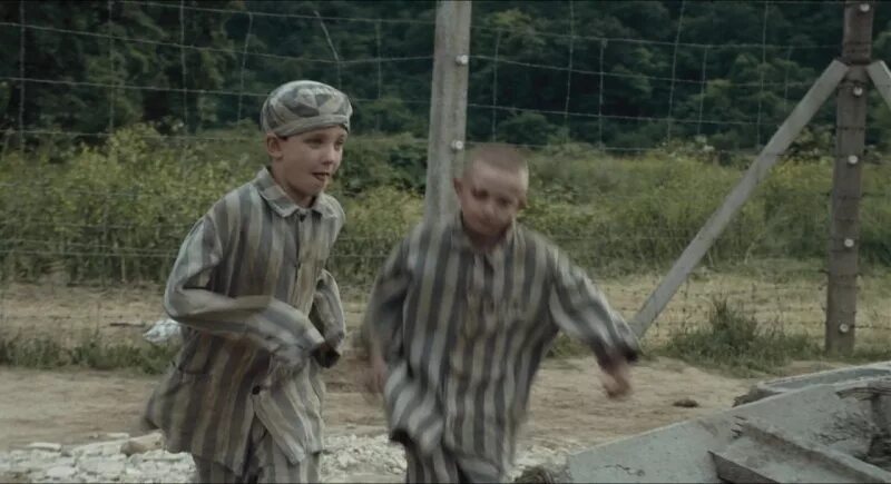 Мальчик в полосатой пижаме на реальных. Джек скэнлон мальчик в полосатой пижаме. Эйса баттерфилд мальчик в полосатой пижаме. Эйса баттерфилд мальчик в полосатой пижаме. Шмуль мальчик в полосатой пижаме.