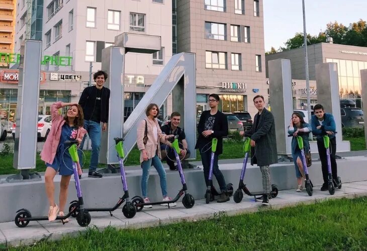 Прокат самокатов телефон. Самокат офис. самокаты для каршеринга. кикшеринг электросамокатов. каршеринг самокатов.