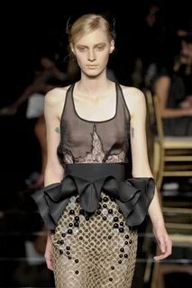 Francesco Scognamiglio :: Wpadka, nip slip, see-thru, downblouse.