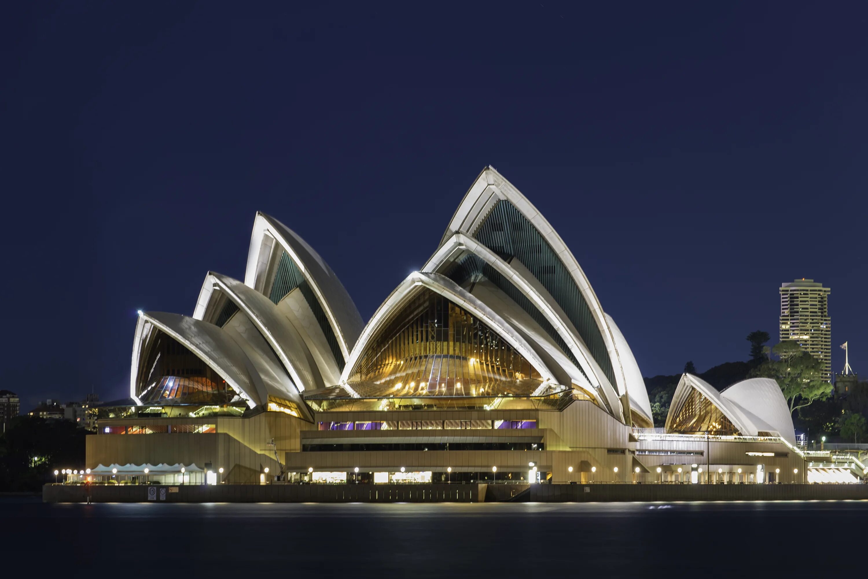 Сиднейский оперный театр Австралия. Сиднейский оперный театр Австралия Архитектор. Оперный театр Сидней архитектура. Опера Хаус в Австралии.