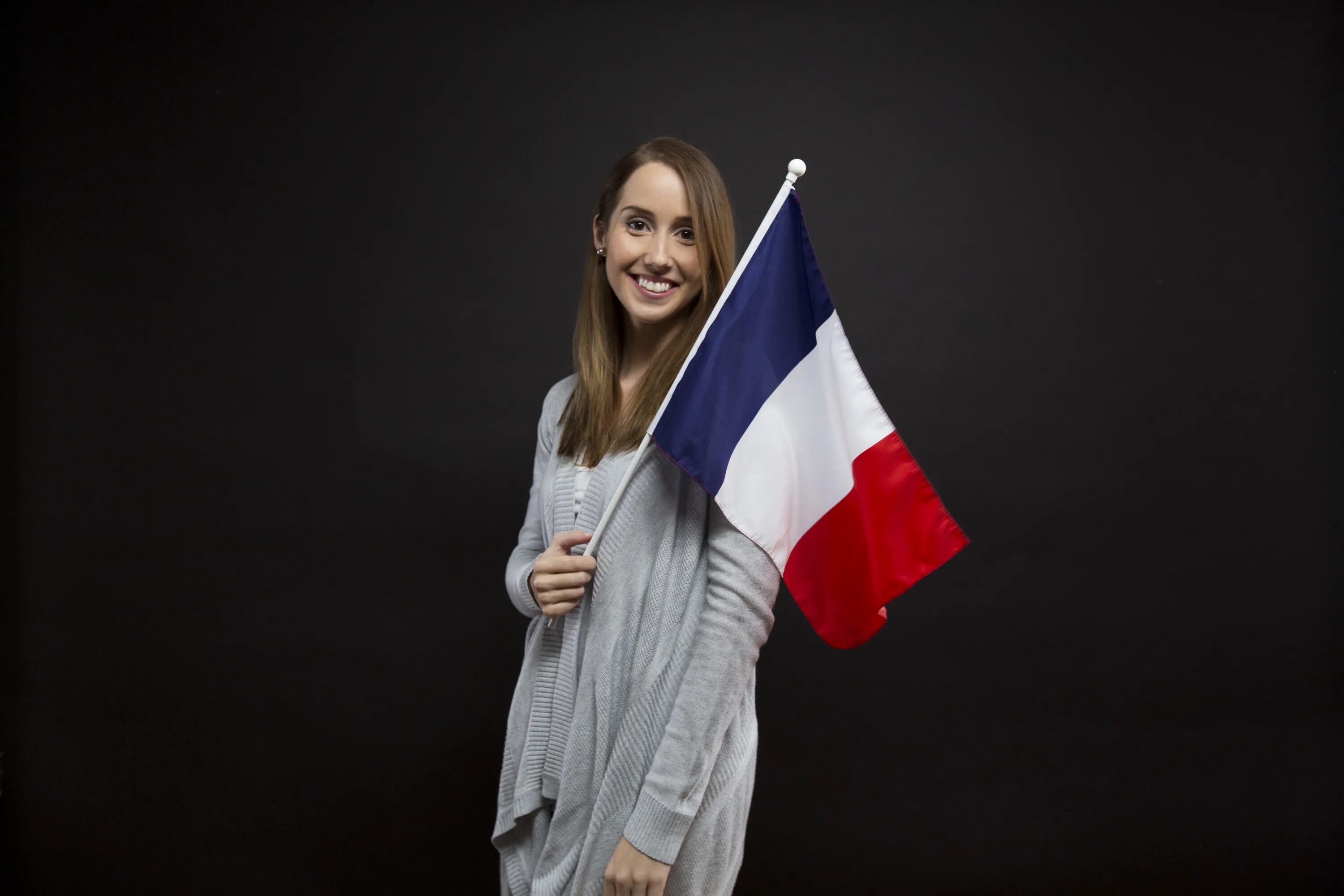 Сколько лет французов. Человек с французским флагом. Девушка с французским флагом. Француз с флагом. Француз с белым флагом.