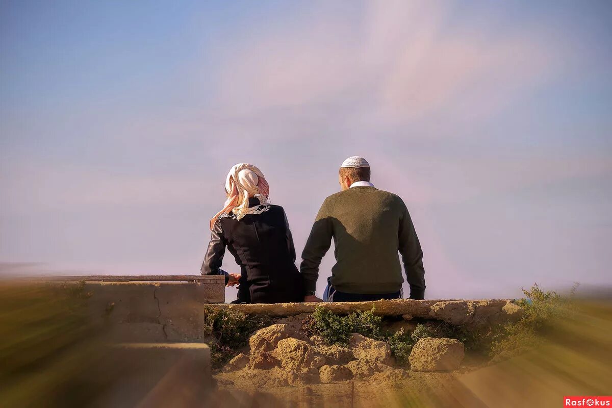 тишина вдвоем. теплые отношения в семье. романтическая встреча влюбленных. приезжайте вдвоем. приезжайте вдвоем.