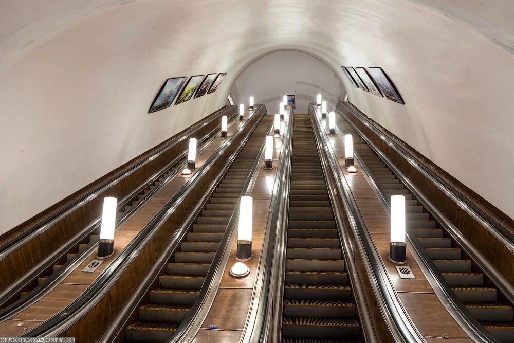 переход на кольцевую линию. навигация в метрополитене москва. время перехода в метро москвы. указатели станций в метро москвы. время перехода в метро москвы.