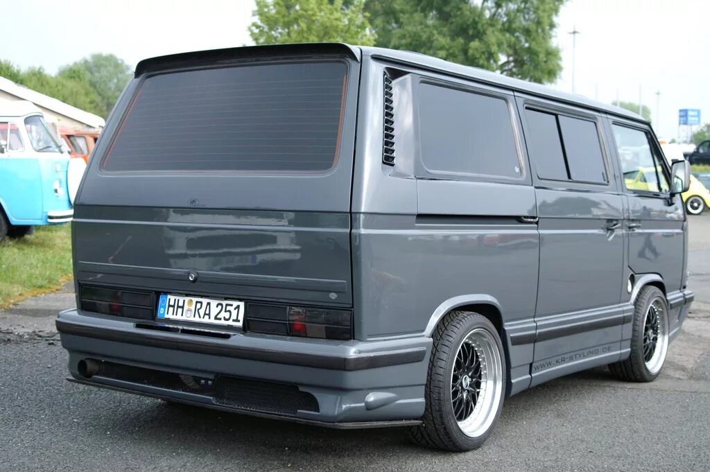 Фольксваген т2 купить. Фольксваген Транспортер т3 Каравелла. VW Transporter t3. Фольксваген т3 тюнингованный. VW t3 Caravelle.