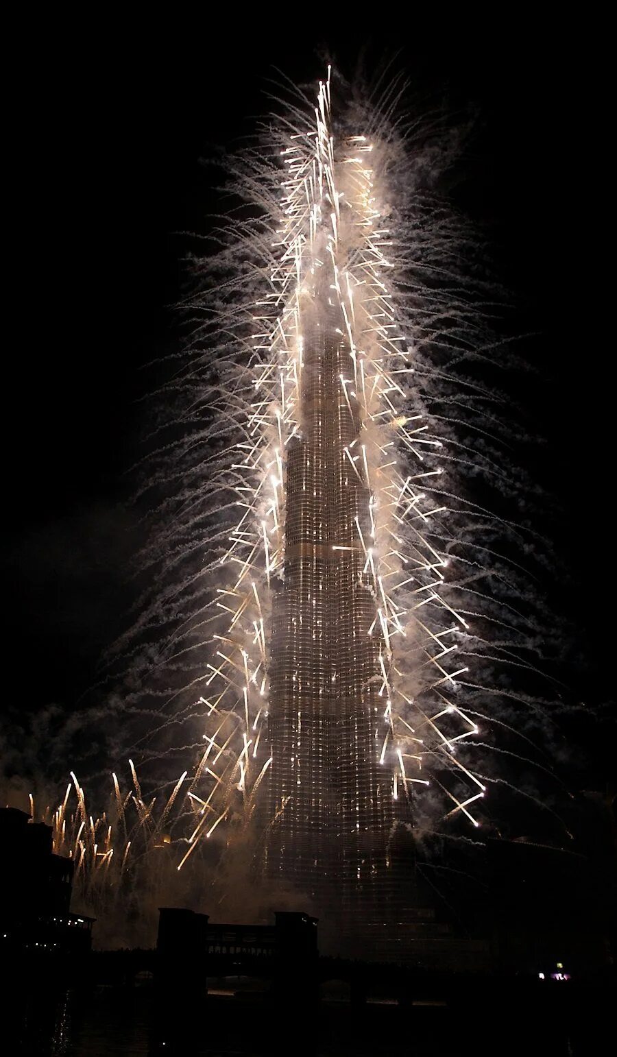 Церемония открытия Бурдж Халифа. Бурдж Халифа пожар. Дубай 2010. Церемония открытия Бурдж Халифа фото. Бурдж халифа сгорела