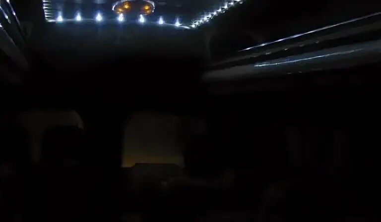 Диод для субмаринной подсветки. Волга с кучей лампочек в салоне. Автобус 83 н Омск.