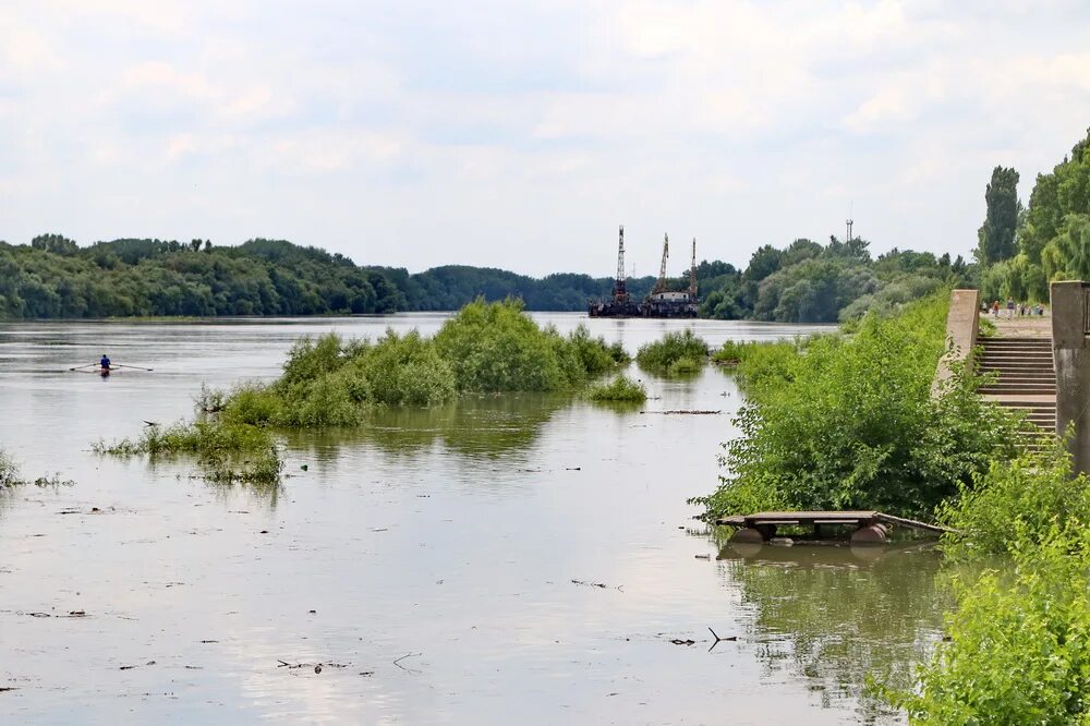 Бендеры мост через днестр. Река днестр город бендеры. Набережная реки днестр бендеры. Набережная реки днестр бендеры. Бендеры днестр.