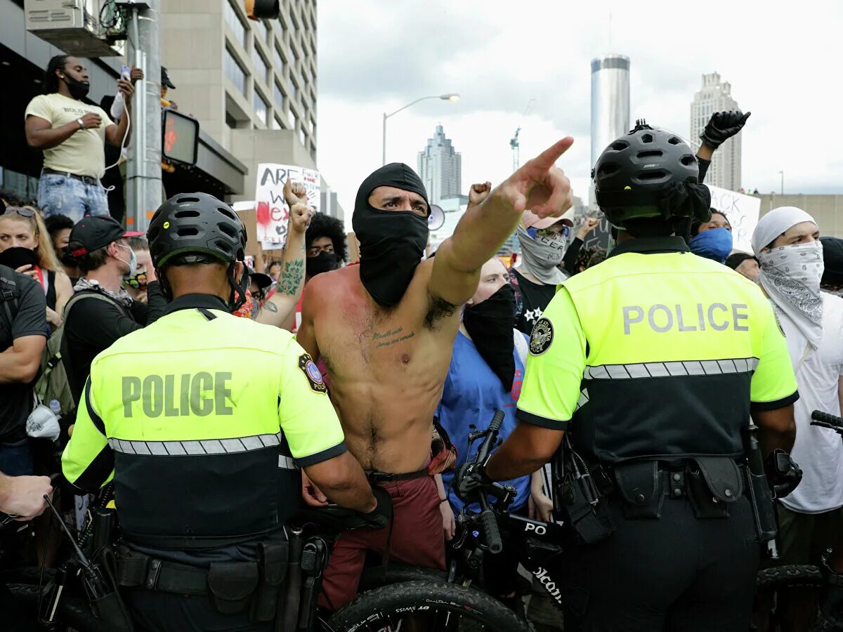 Лос анджелес протесты 2020. Кеноша протесты. Протесты афроамериканцев в сша. Массовые протесты в сша 2020. Массовые протесты в сша 2020.