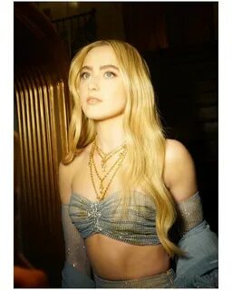 Kathryn Newton Tits.