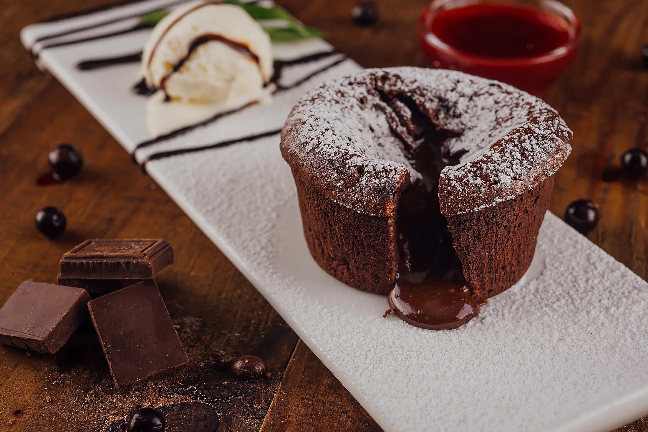 рецепт шоколадного дома. шоколад. приготовление шоколадных конфет. рецепт шоколадного дома. кекс брауни шоколадный.