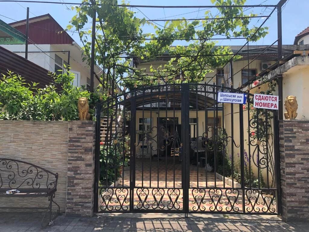 Anna guest house. Адлер гостевой дом у анны демократическая 50. Лоо гостиница на улице таллинская 22 корпус 3. Гостевой дом у анны адлер. Anna guest house.