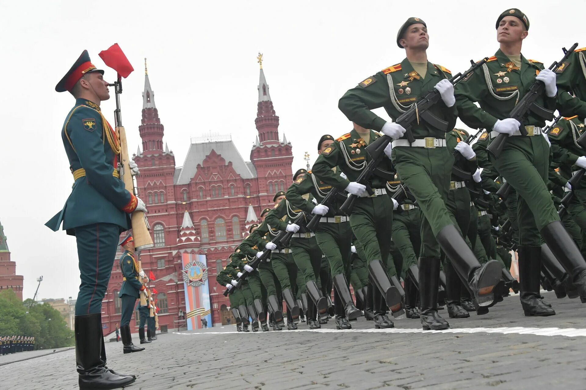 Военный парад. Парад Победы 2020 в Москве красная площадь. Парад на красной площади 24 июня 2020. Парад военный 2020 красная площадь. Военный парад в честь 75-летия Победы в Москве.