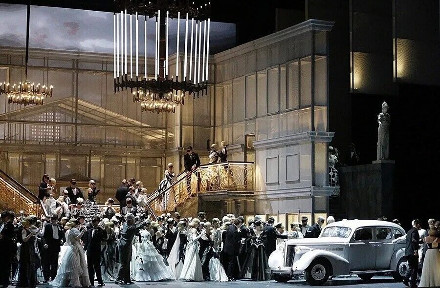 Балет маскарад в театре сац. Новогодний бал. Бал-маскарад опера большой театр. Бал маскарад большой театр. Музыкальный театр северск.