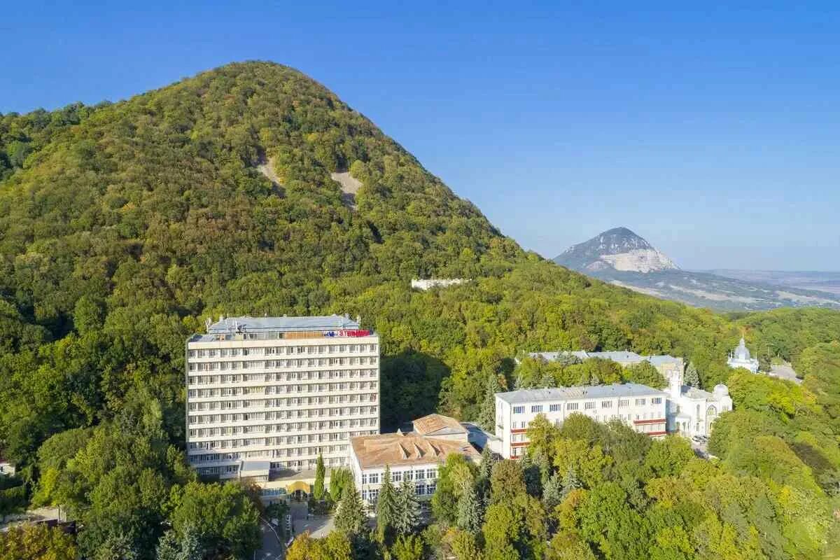 Пятигорск город железноводск. Санатории в железноводске 2022. Санатории кмв железноводск. Железноводск. Санаторий мвд железноводск эльбрус.
