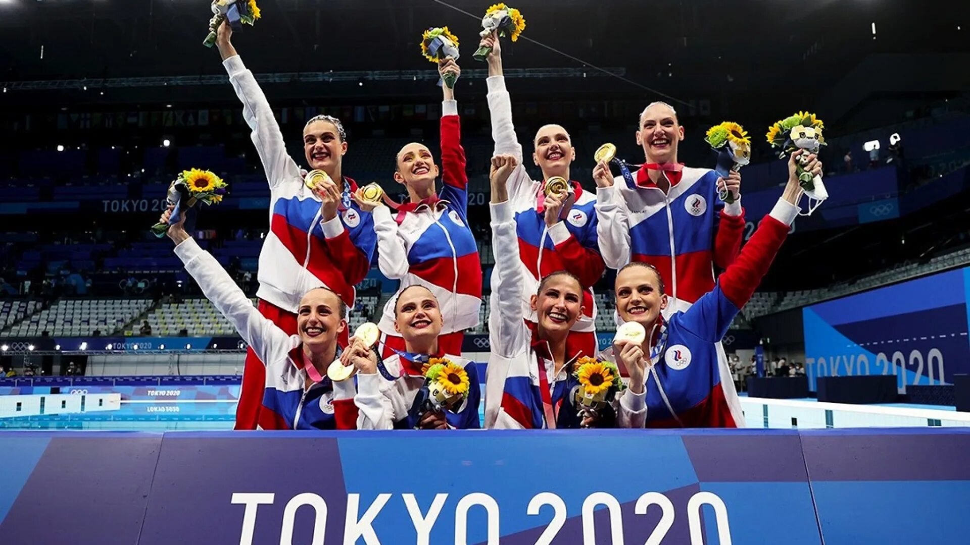 Сборная россии на олимпиаде 1994. Форма олимпийской сборной россии 2022. Синхронное плавание сборная россии токио 2020. Сборная россии по синхронному плаванию 2021 токио. Олимпийские костюмы сборной россии 2022.