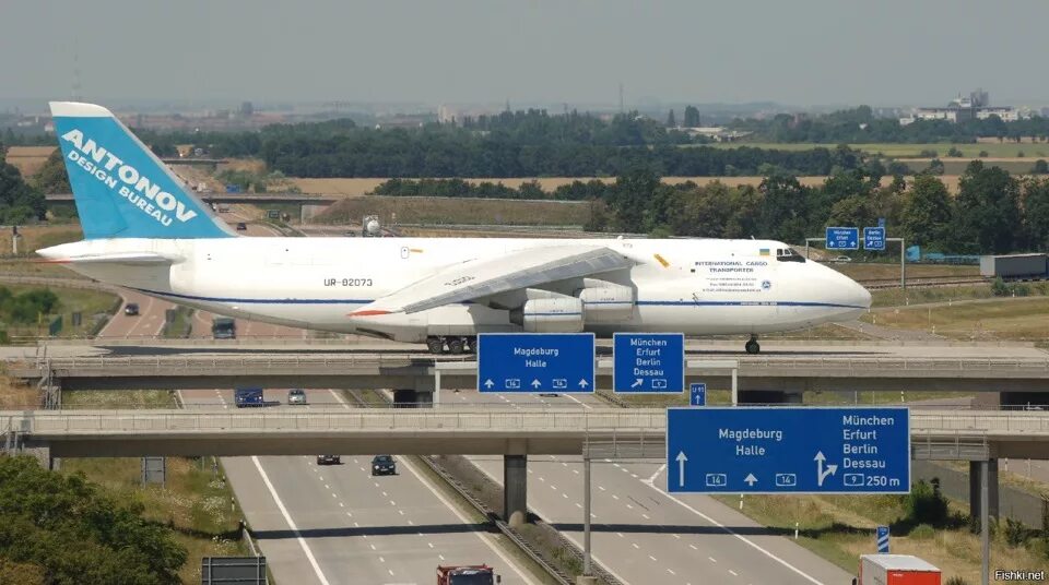 Ахтубинск аэродром военный. Миг-29. Аэродром вознесенское нижегородской обл. Миг-29 на аэродроме. Самолет приземляется.