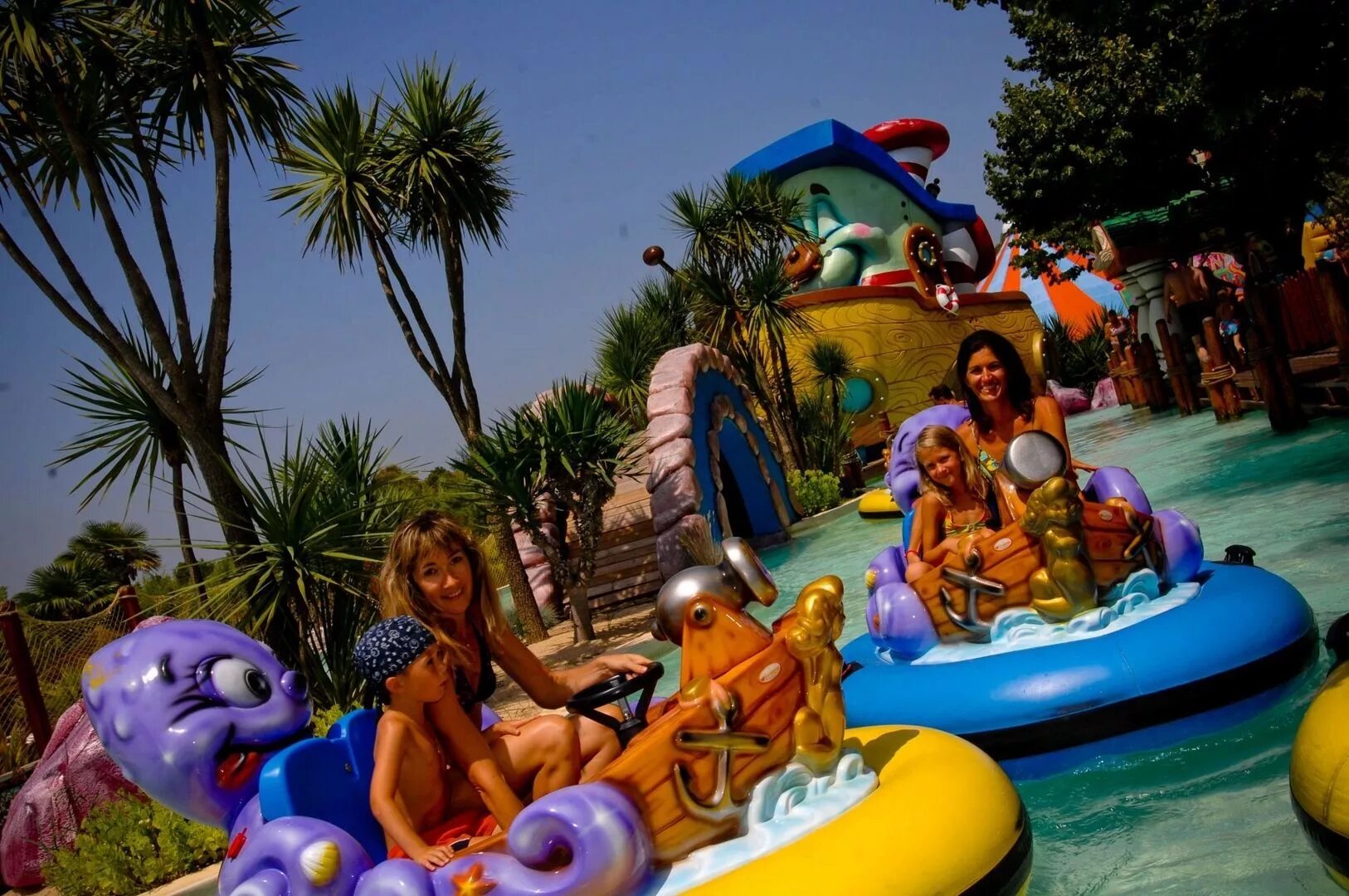 Развлечения в отеле. Лидо ди Езоло аквапарк Акваландия. Развлечения для детей. Развлечения в отелях. Италия развлечения для детей.