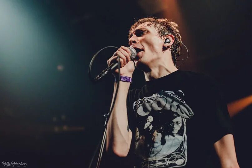 Порнофильм я так соскучился кавер. Группа порнофильмы котляров. Футболка с логотипом группы порнофильмы. Володя котляров группа. Я так соскучился группа.