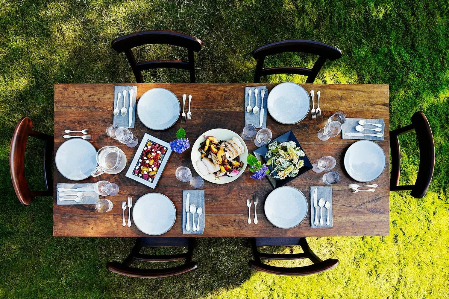 Set he table