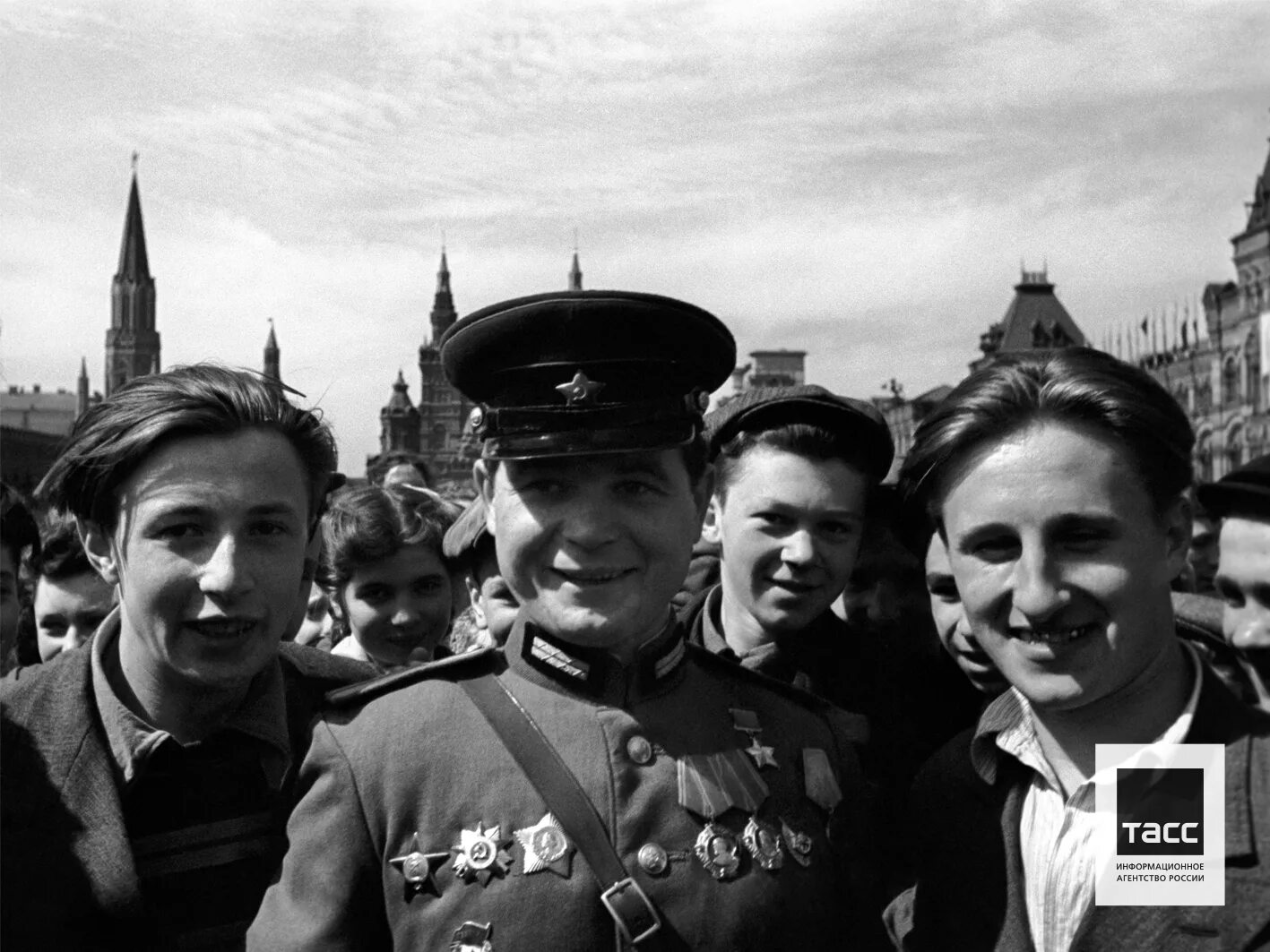 9 мая 18. Парад Победы СССР 1945. Кадры Победы 1945. Кадры Победы 1945 Москва. Красная площадь 9 мая 1945 года.