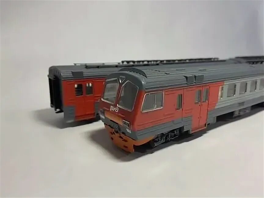 Модель вагона 1 87. Piko эд4м. модель эд4м 1 87 0475. эд4м 1:87. модель электропоезда эд4м 1:87.