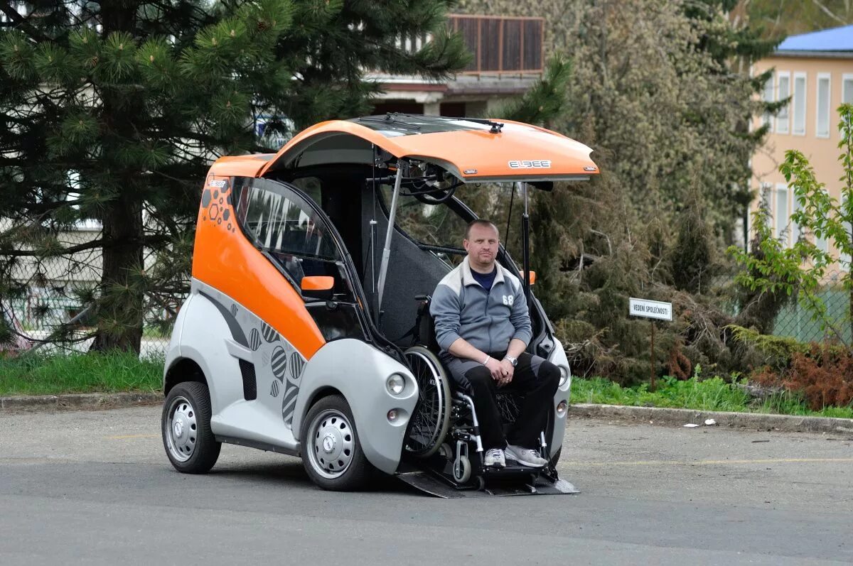 Автотранспорт инвалид. Машинка для инвалидов ilbee. автомобиль для инвалидов колясочников. машина для колясочников. автомобиль для колясочн ков.