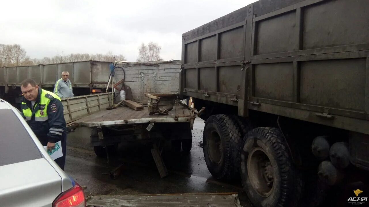 Авария омск новосибирск с газелью. Кафе на трассе омск новосибирск. Дтп 11 июля на трассе муромцево омск. Трасса омск новосибирск номер. Авария омский тракт новосибирск сегодня.