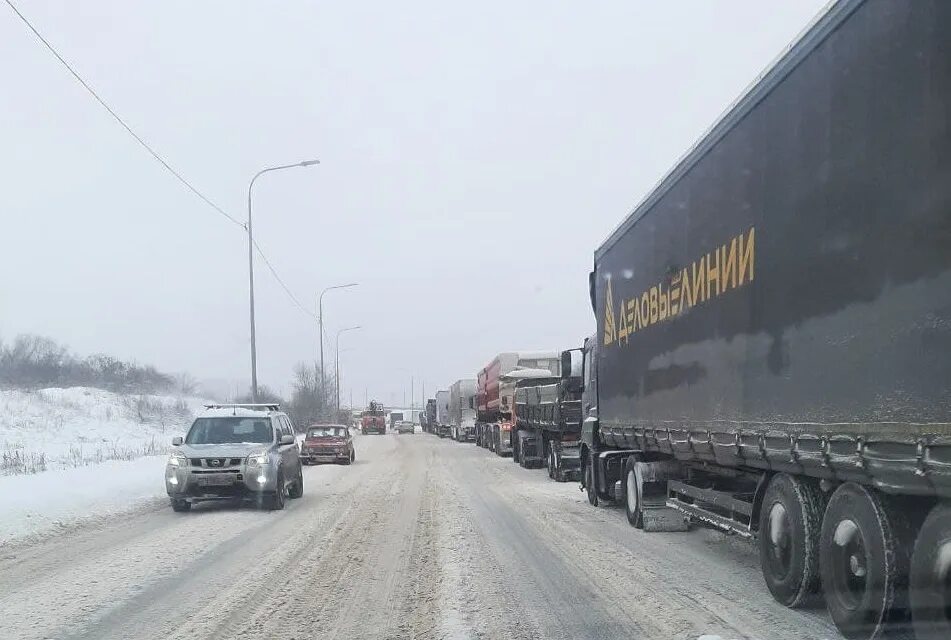 Волгоград закроют для большегрузов. Дороги города закрыты для большегрузов. Закрытие дороги для большегрузов 10 тонн. Ограничение для большегрузов Волгоградская область 23 год. С какого числа закрывают дороги для большегрузов