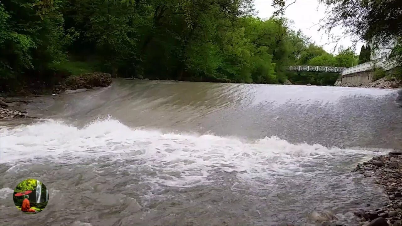 Гудит реки. Шумная река. Шум речки. Журчание реки. Вода река шумная.