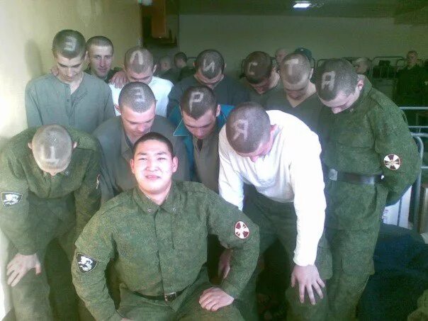 Духи вешайтесь. В ч 45935 санкт. Генеральская дочь прикол. Духи вешайтесь. Вешайтесь духи мы идем.