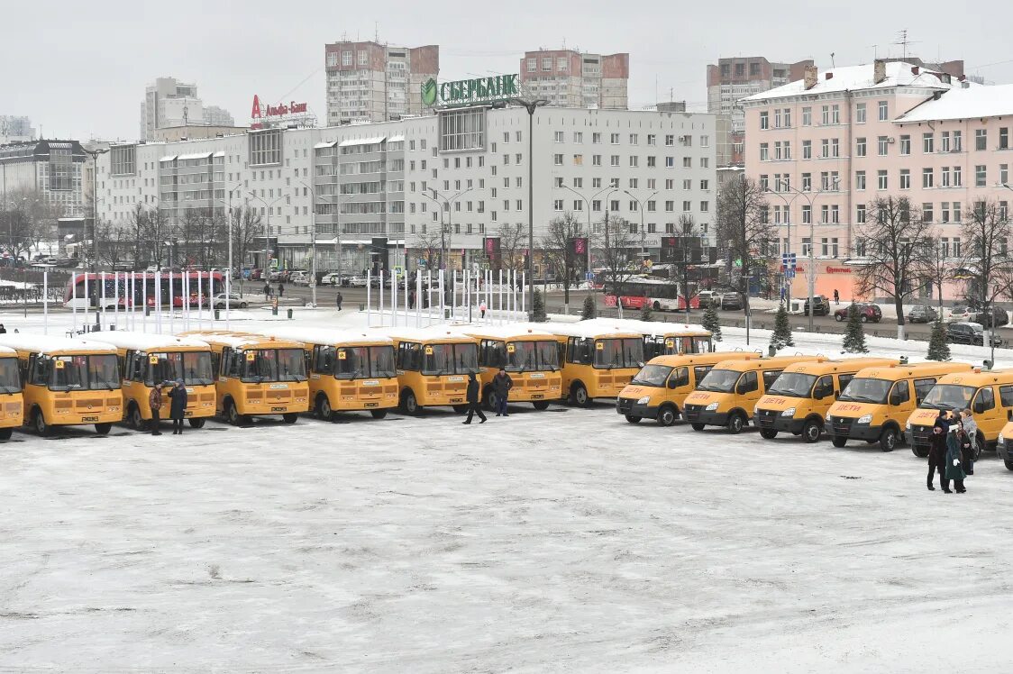 Пермские автобусы. Вручение школьных автобусов в Перми. Новый школьный автобус в Перми. Автобус Пермь зимой.