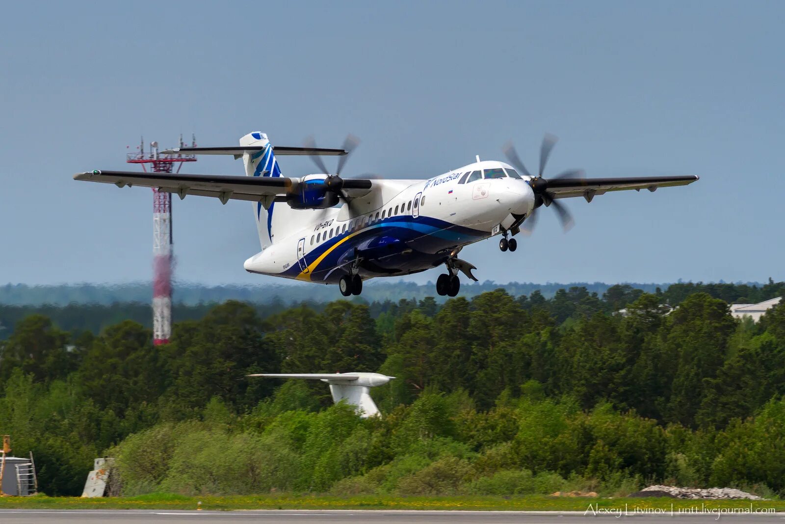 пассажирские перевозки красноярск. микроавтобус красноярск минусинск. микроавтобус сорск-красноярск. красивые места в емельяново. аэродром лето.