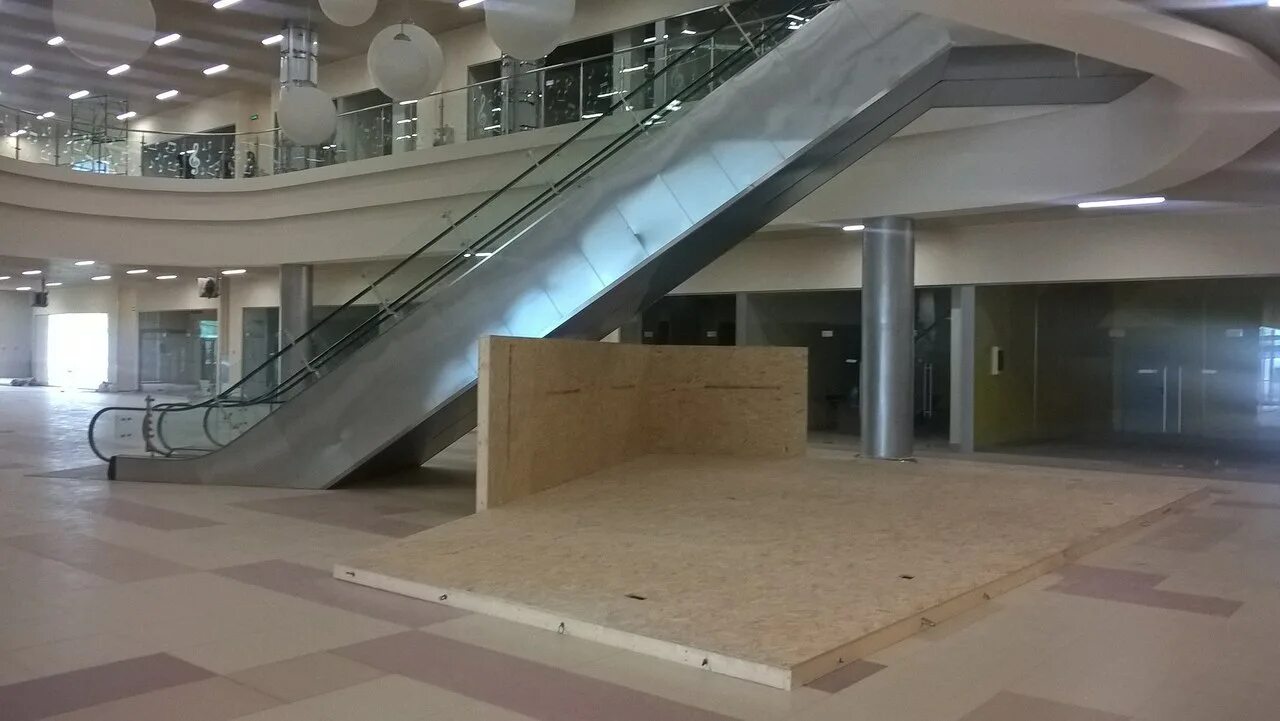 Апрелевка торговый центр. Кинотеатр апрелевка. Кинотеатр в апрелевке в тц. Открытие мелодия апрелевка тц. Кинотеатр в апрелевке в тц мелодия.