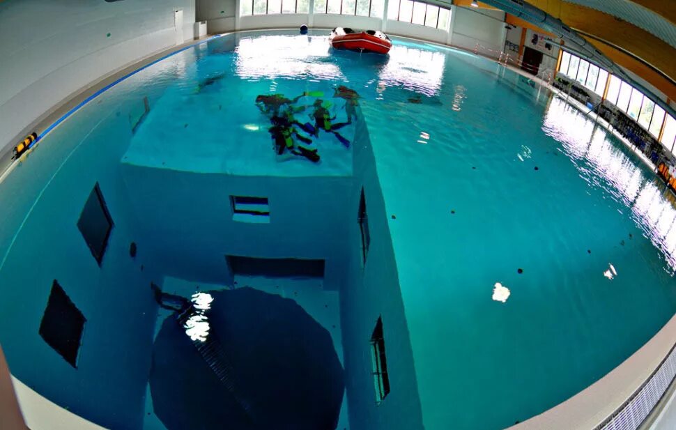 Y-40 бассейн италия. Глубина бассейна в аквапарке. Аквапарк лужники термы. Лагуна в ква ква парке. Аквапарк питерлэнд.