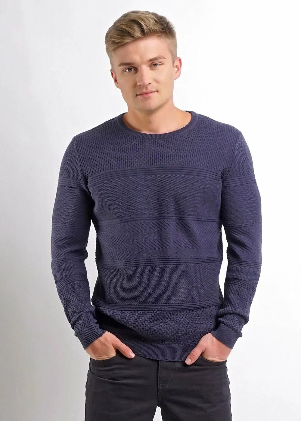 Мужчина в кофте. Мужчина в кофте. Легкий свитер мужской. Кофта мужская классическая. Валберис свитер мужской.