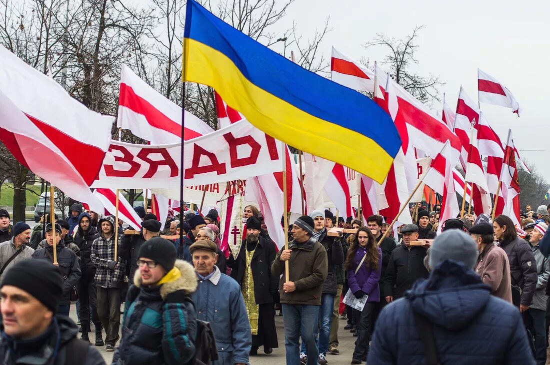 Флаг националистов Белоруссии. Белорусские националисты на Украине. Национализм в Белоруссии. Белорусы националисты. Как будет март по белорусски