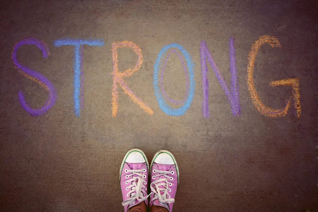 I want to be strong. Картинка на рабочий стол be strong. Be strong надпись. Is картинка. I can надпись.