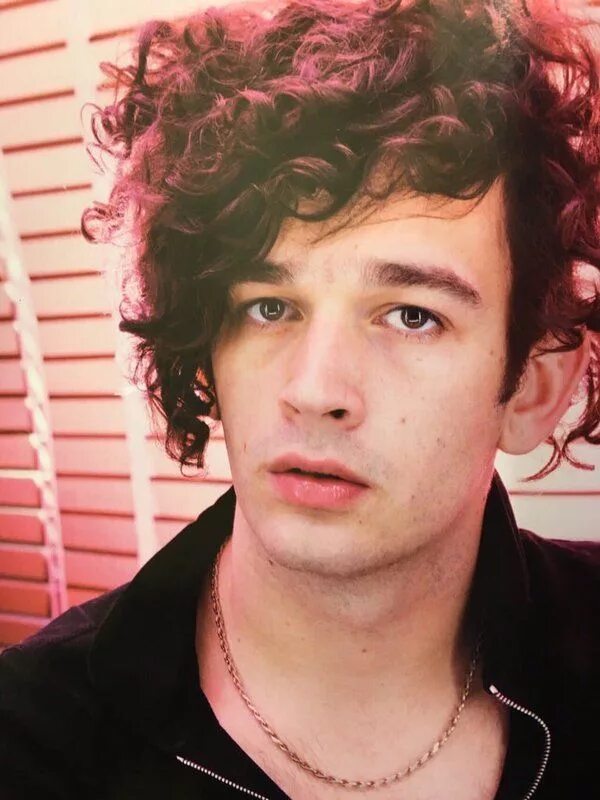 Имя хили. The 1975 мэтти хили. matthew healy. the 1975 солист. мэтью хили 1975.