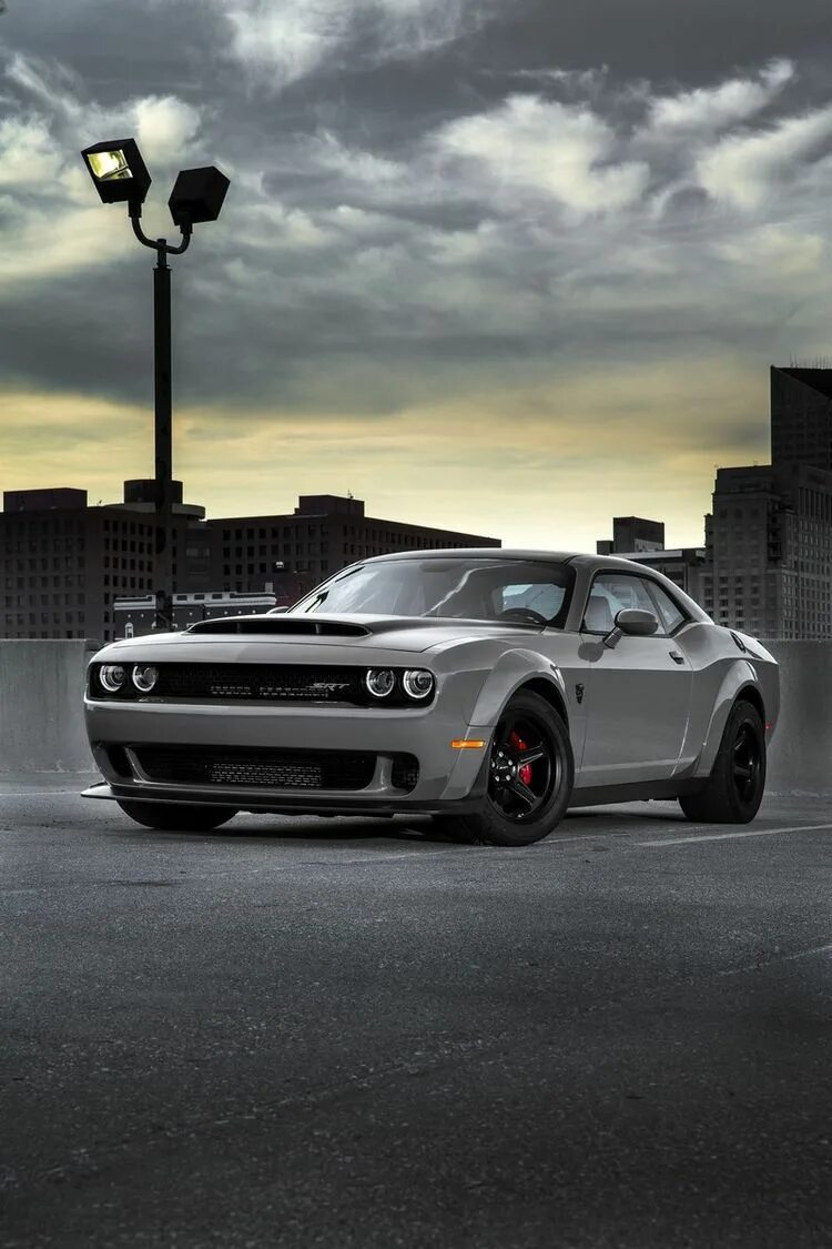 Додж челленджер на аву. Додж челленджер срт. Dodge challenger srt hellcat. Черный челленджер обои. Dodge challenger hellcat.