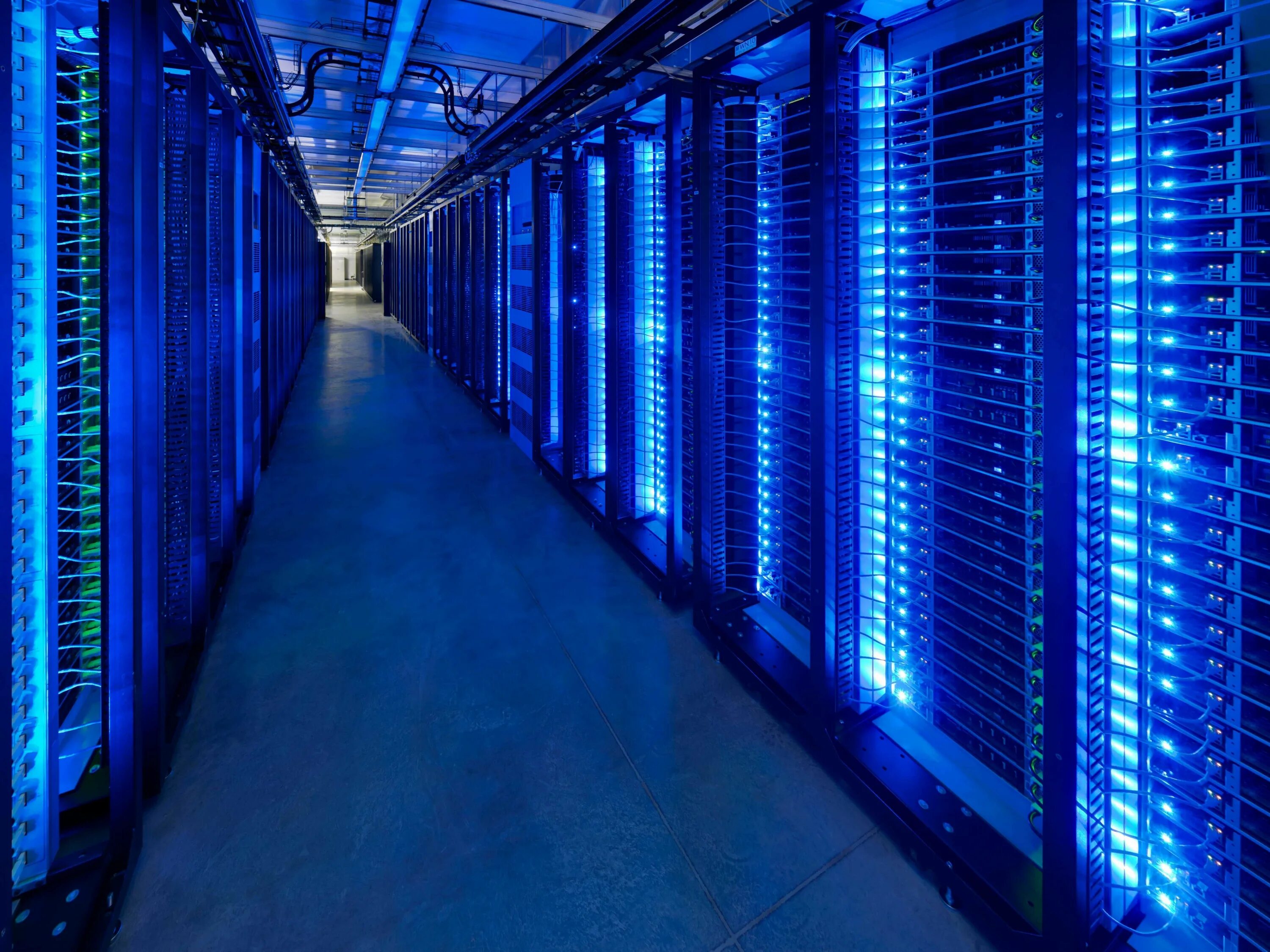 Data center networks. Цод 3data. суперкомпьютер наутилус. хостинг компьютер. серверная комната.