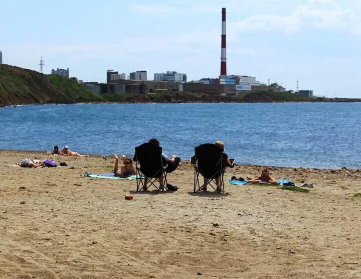 Пляжи владивостока где можно. Городской пляж Владивосток. Мыс Купера Владивосток пляж. Мыс Кунгасный Владивосток. Центральный пляж Владивостока.