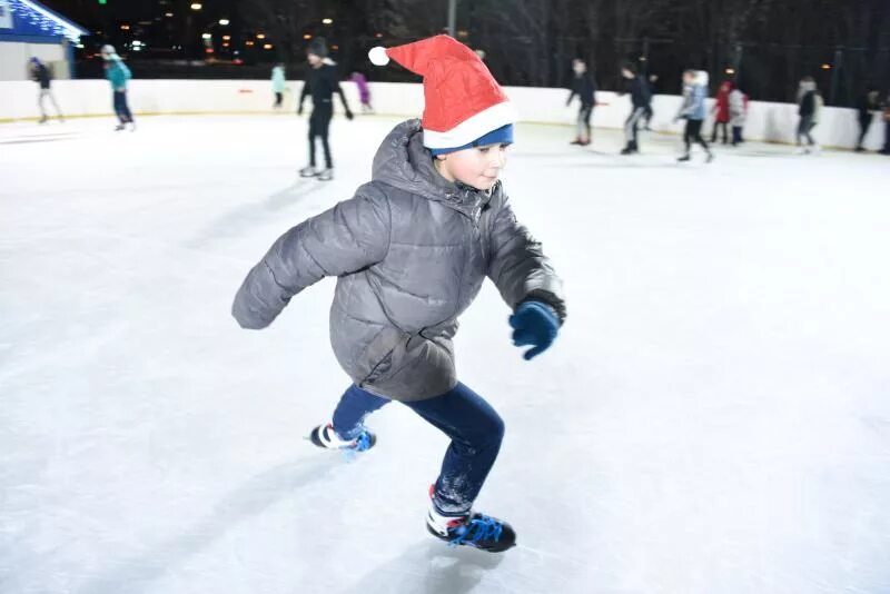 каток в бронницах. бронницы стадион каток. шелковичная 168 хоккейная коробка. каток в бронницах. каток в бронницах.